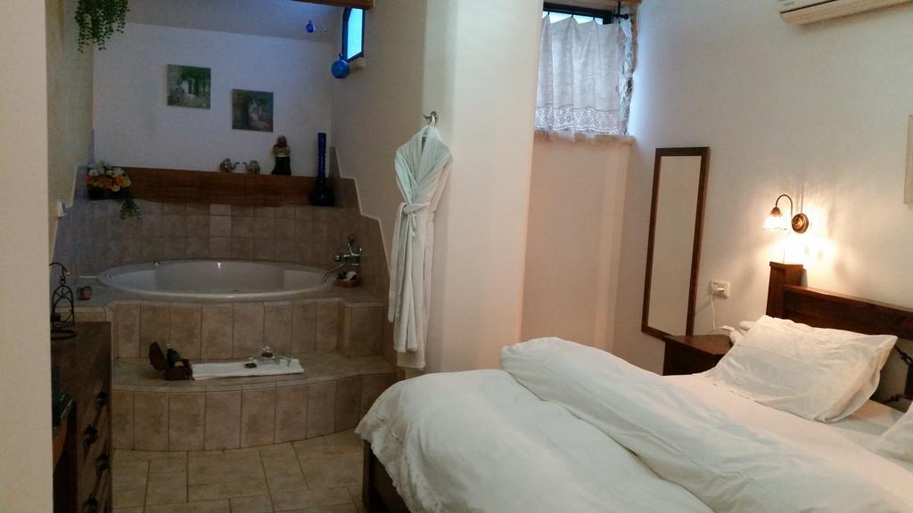 Shwartzimmer Rosh Pina Chambre photo